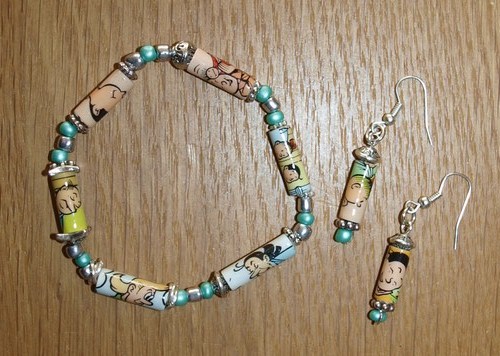 Curiosa - oorbellen en armband paperbeads 2012 (59K)