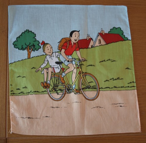 Curiosa - zakdoek suske en wiske fietsen (58K)